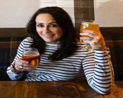 Patricia Heaton consuming alcohol